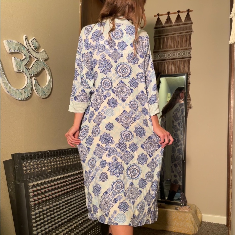 Traditional looking dress, beautiful pattern. Hope this goes to a loving home!